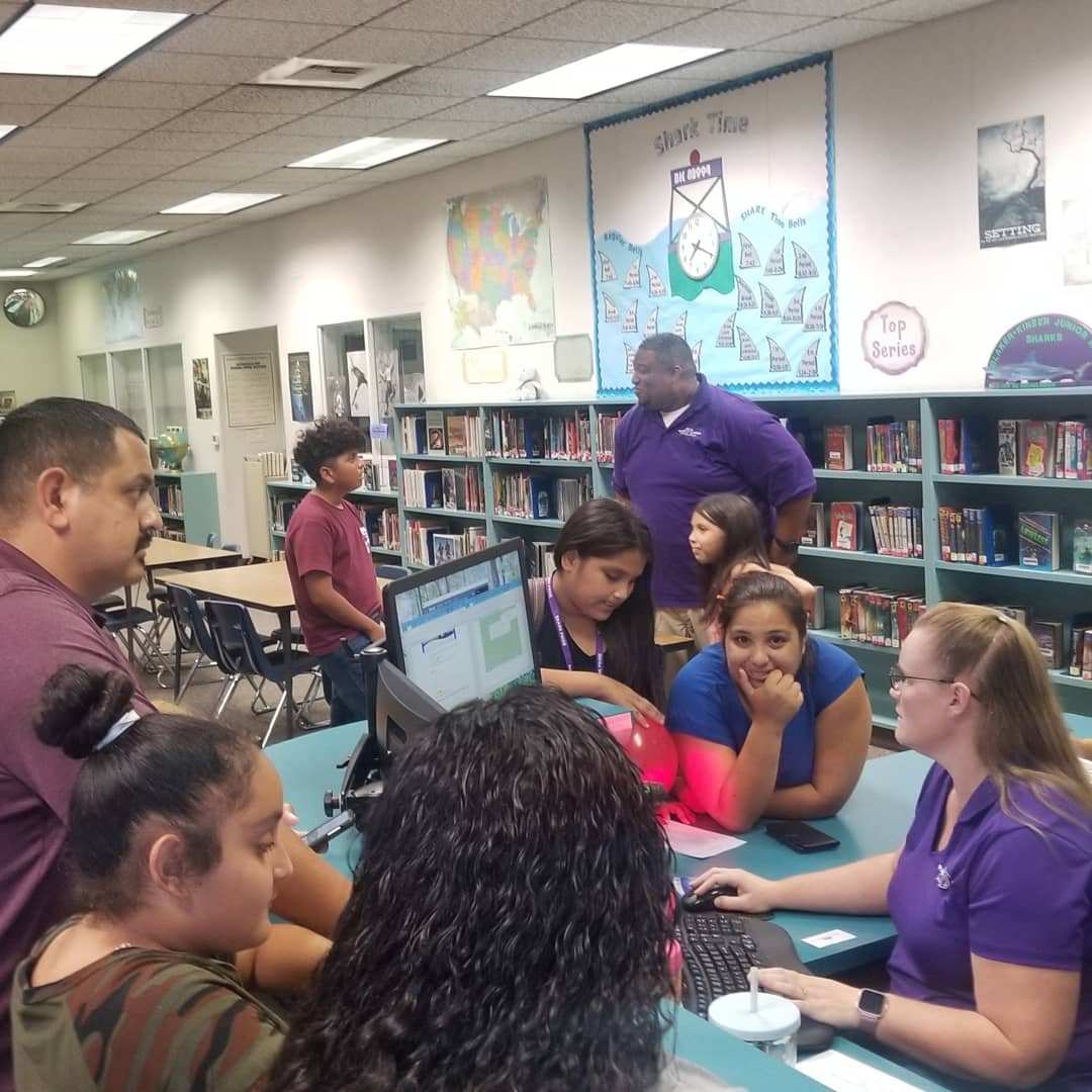 CeresUSD's tweet photo. Thank you to all of the staff involved in this week's round of Back to School Nights, and to the families who attended! At @bk_sharks, students and families cooled off at an ice cream social before heading to classrooms. ๐จ๐ฆ ๐ #Glad2bBack #CeresLearns https://t.co/6gWMRybj9O