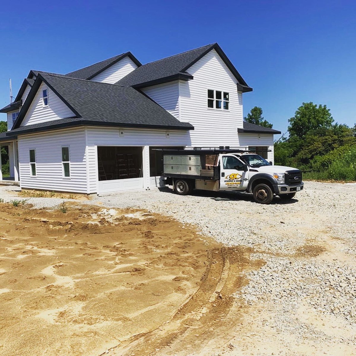 JohnMichaelHom1's tweet photo. This week at JMH: 
✔️ Garage doors installed in Jefferson
✔️ Foundation forms set in Fort Atkinson
✔️ Trim painted in Ixonia
✔️ Siding in Watertown
So fun to see the progress of these houses! 
#johnmichaelhomes #homebuilder #customhome #customhomebuilder #design #builder https://t.co/r1UzMJWmbQ