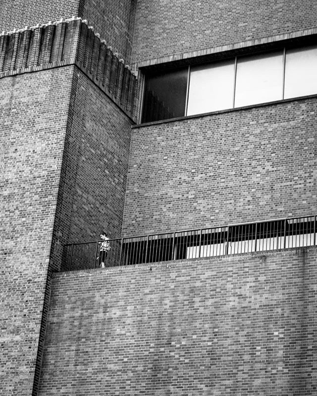 Outside the Tate
.
.
.
#london #lines #artist #artoftheday #blackandwhite #artlife #abstract #simple #fineart #bnw #minimal #minimalism #london #tatemodern #tate #modern #bnw #architecture #architecturephotography #architectural #blackandwhite #lightandshadow #instablackandw…