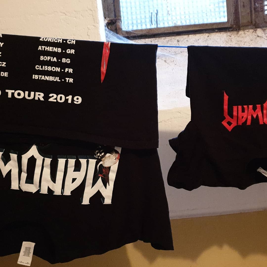 MANOWAR's tweet photo. New generations with #truemetal running through their veins!  To have photos added to the gallery send them to frontrow@manowar.com https://t.co/fmTGnwnO6N
