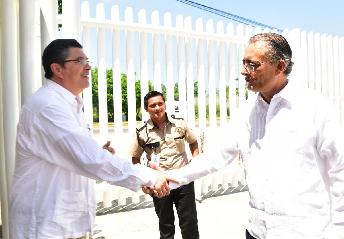 SemadesTabasco's tweet photo. Se llevó a cabo la firma del Convenio General de Colaboración SEDENER-ITSM, entre el titular de la #SEDENER, @josedelavegaa, y el Director Gral del ITSM, lo cual permitirá, entre otros, implementar estrategias de vinculación para estudiantes con las empresas del sector energético https://t.co/DGy9HYQo92