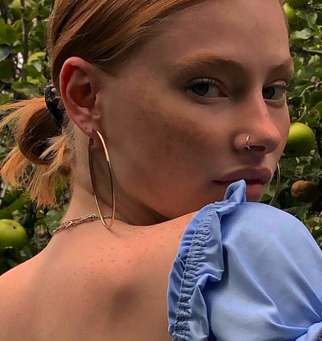 gingerxdanger's tweet photo. 💋 — Hit me, you can hurt me, suck my kiss. Kiss me, please pervert me, stick with this. Is she talking dirty?  Give to me sweet sacred bliss, your mouth was made to suck my kiss. https://t.co/e3iIaAWwtF
