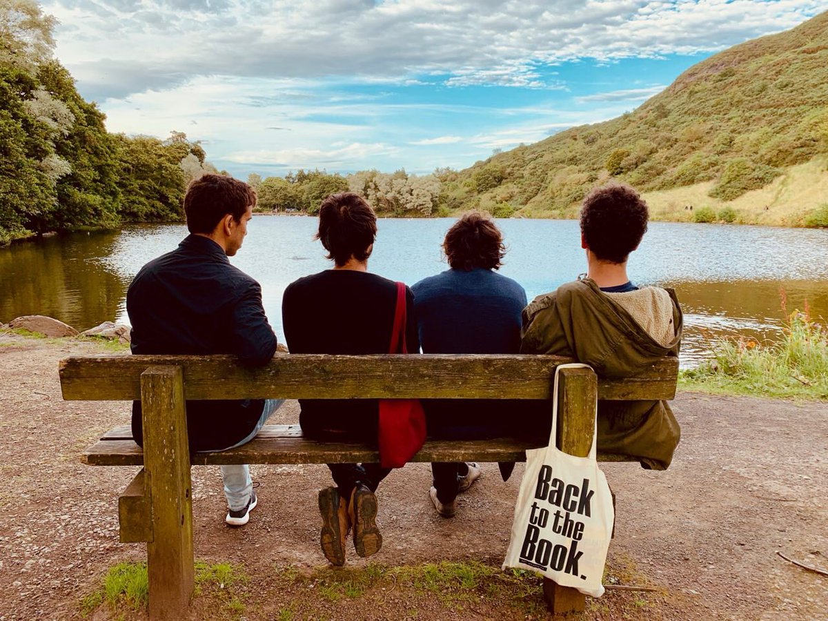 Altamarea_Ed's tweet image. ¿Ya llevas abrigo? En Edimburgo sí, pero el verano no se acaba hasta que no se acaban los libros del verano.

#backtothebook #totebag
#fringefestival #libros