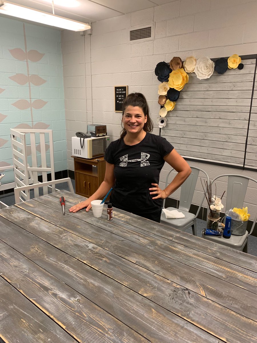 ⁦<a href="/LinthicumES/">Linthicum Elementary</a>⁩ with the #TopNOtCH PTA!  The lounge makeover looks #AACPSAwesome Thank you PTA ⁦<a href="/AACountySchools/">AACPS</a>⁩
