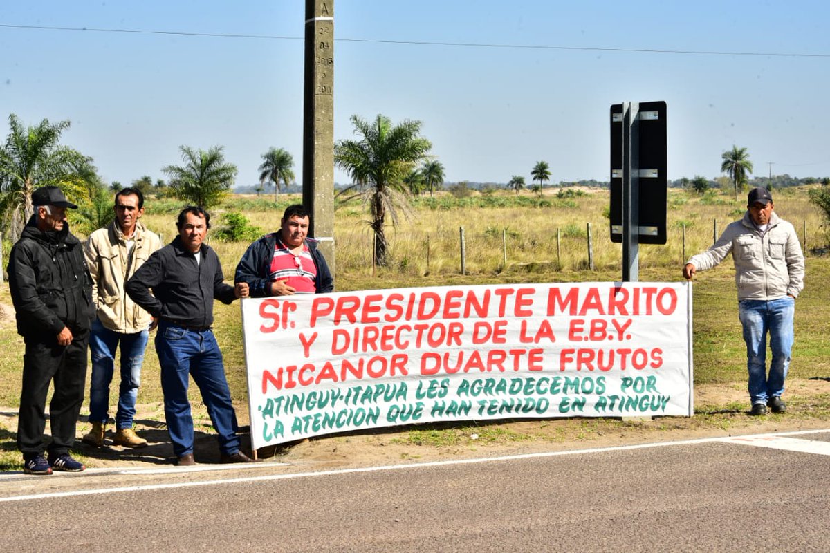 DiffusionOn's tweet photo. "Gracias presidente @MaritoAbdo por cumplirnos este sueño". Pobladores del departamento de Misiones hicieron referencia al anhelo de tantos para concretarse el #PasoFronterizo que une la ciudad de Ayolas con Ituzaingó. https://t.co/rJ19u73Tj4