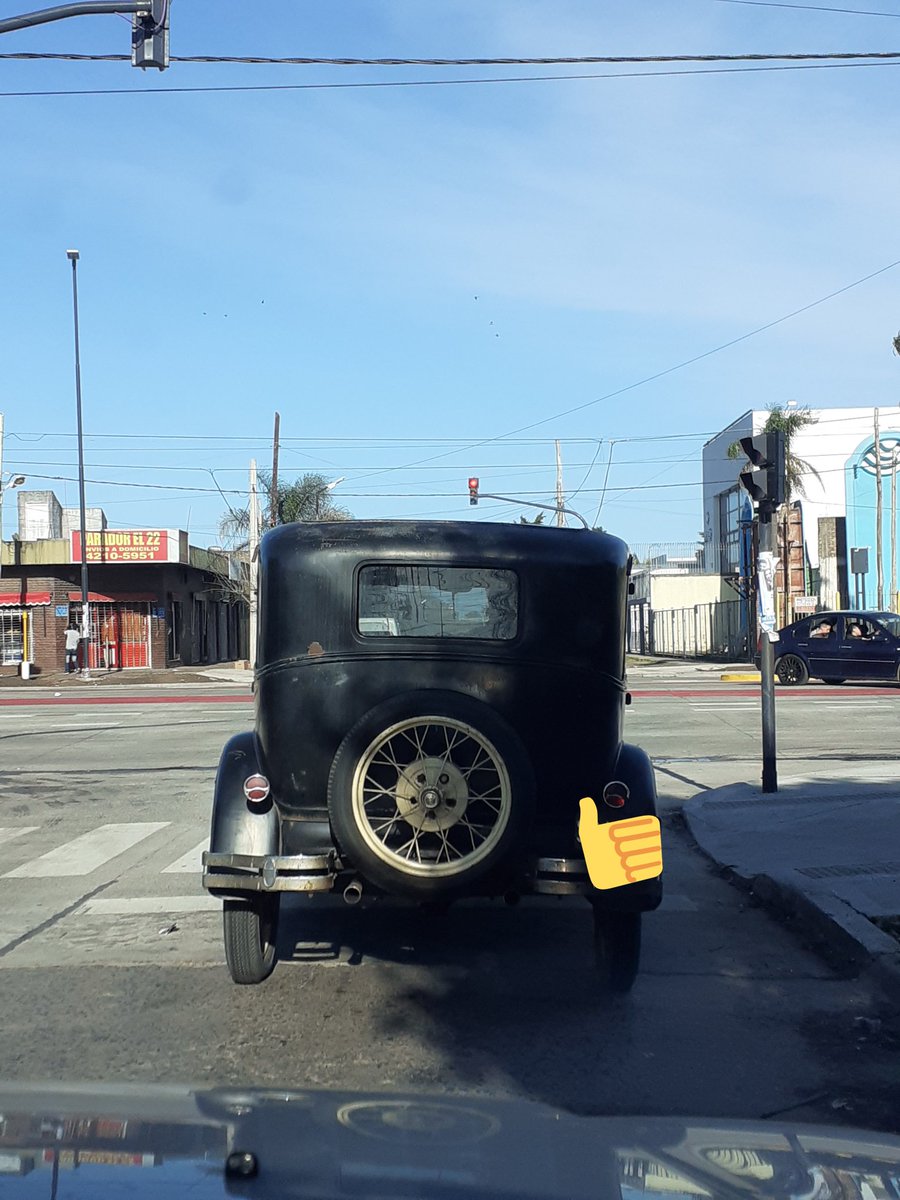 virdequil's tweet photo. Cosas que se ven cuando una anda conurbaneando. Joyita. #autito #vintage #conurbano @ConurbaTourOK https://t.co/hO3BEYWMGj