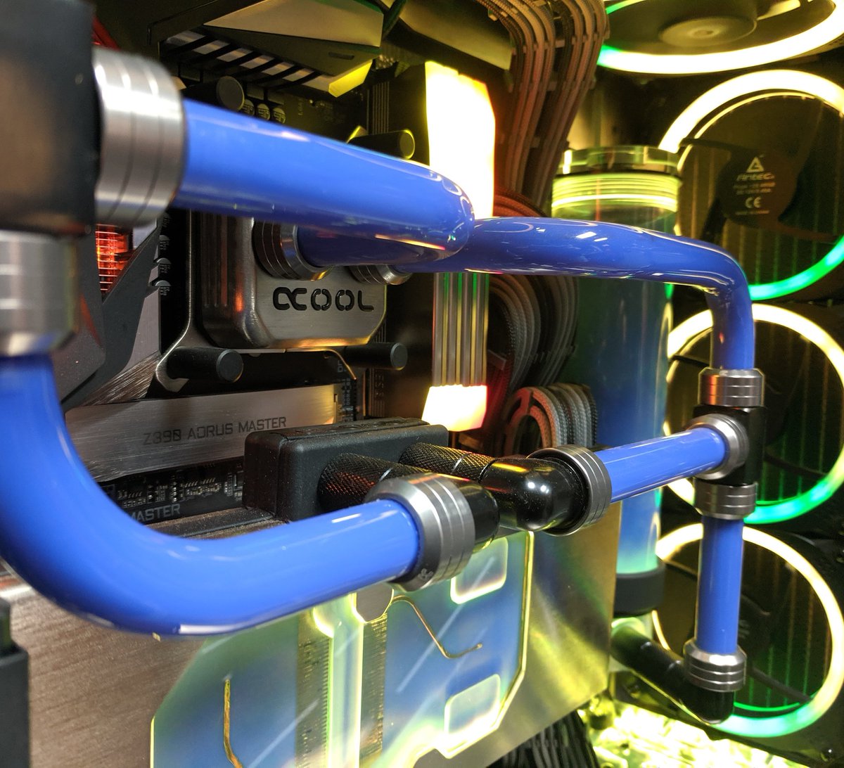 ModMyMods's tweet photo. Want to see the #TORQUEBUILD in person?
Come see it in the BYOC during @dreamhack #Montreal
#Watercooling #Watercooled #Alphacooled #AORUS #Alphacooling #CustomLoop #SingleBraid #Modded #CustomPC #DIY #ProModder #Liquidcooled #CustomColor #AORUSHardware #Motherboard https://t.co/pkJwYq1KzZ