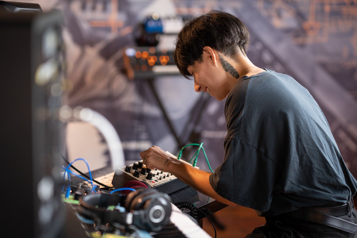 moogmusicinc's tweet image. Thanks for coming by the #MoogStore today, @MinimalViolence! 🎛🎛🎛