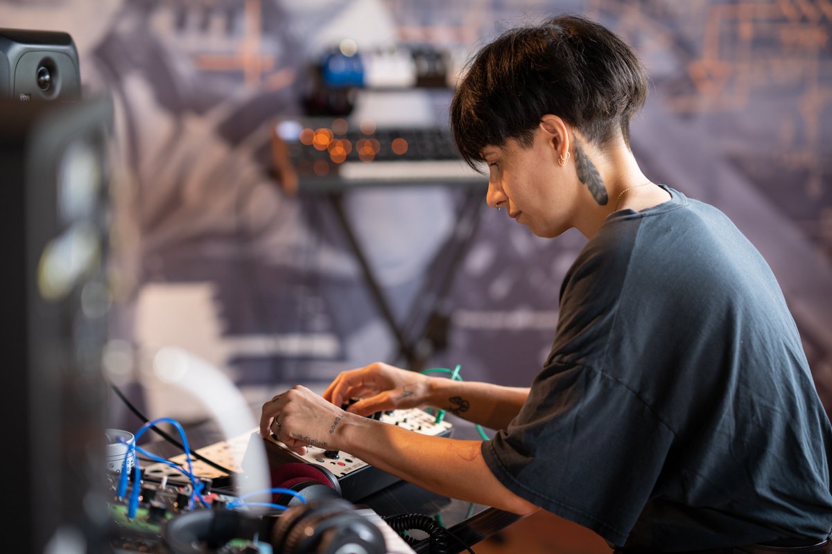 moogmusicinc's tweet image. Thanks for coming by the #MoogStore today, @MinimalViolence! 🎛🎛🎛