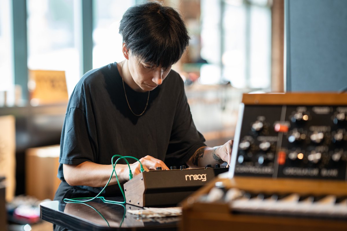 moogmusicinc's tweet image. Thanks for coming by the #MoogStore today, @MinimalViolence! 🎛🎛🎛