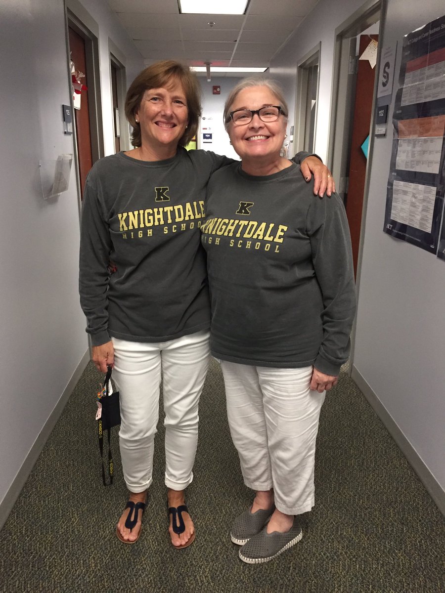 BarrettLavon's tweet photo. Twinning with Ms. Wiggins! #khsallin https://t.co/NuEccLecGC