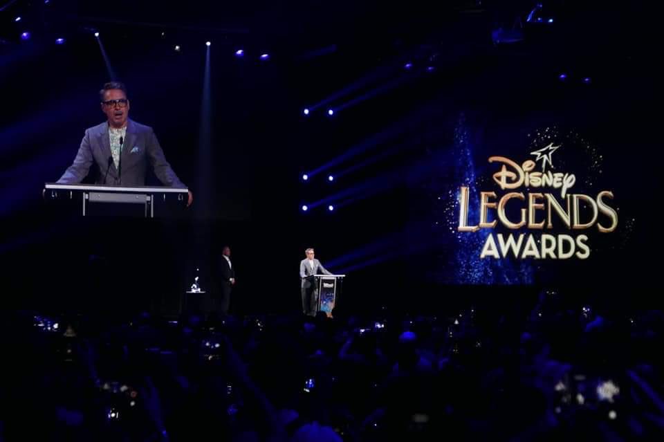 Peli_Comic's tweet photo. Robert Downey Jr recibe reconocimiento como leyenda de Disney 👏🏼 https://t.co/cKUUMMrnY9