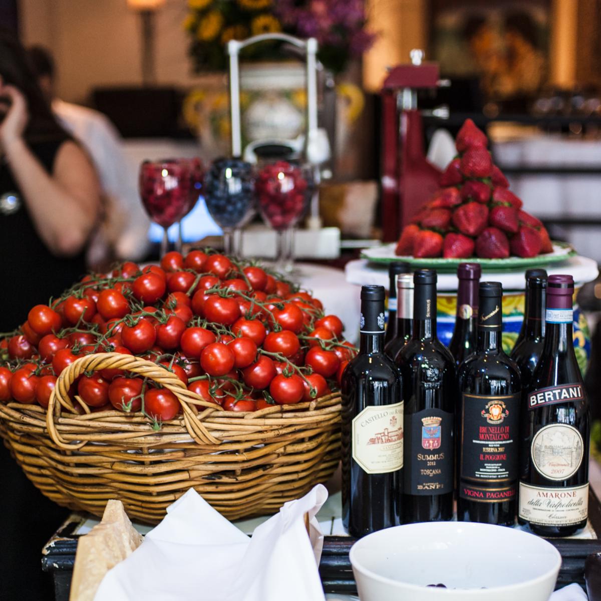 ILPostinoNYC's tweet photo. Uncork some happiness after a long week. https://t.co/OSNOac5ZjN