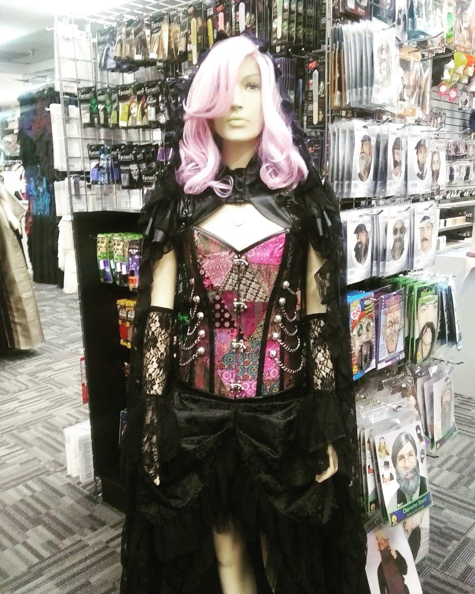 Dannystrixkix's tweet photo. Purple, lavender, violet, lilac, mauve - the shades go on. #purple #wig #corset #cosplay https://t.co/E0HA24EWlt