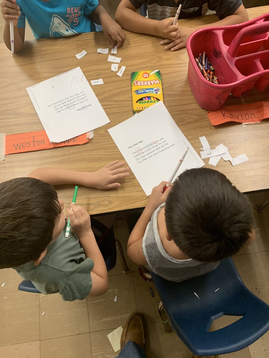 TheTeacherTracy's tweet photo. Today in #TeamTracy ss read the poem Five Little Mice. Then went on a sight word scavenger hunt! @officialSPS @SPSLearning @R12Sps https://t.co/1YgN3C6HLD