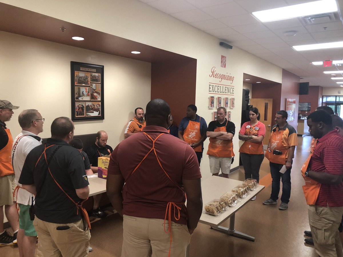 JasonQJones's tweet photo. 1st time our Huddles have been this full in quite some time. Staffing up our leadership team!! #pipeline https://t.co/x4mvW6B3eO