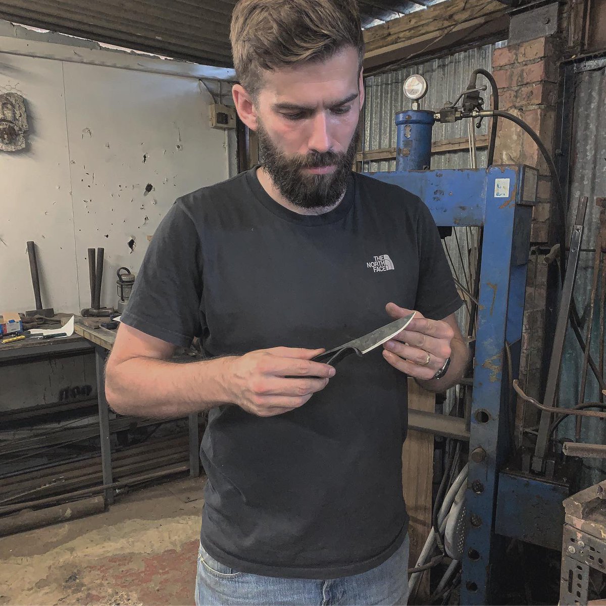 smprsn's tweet photo. Having spent a fair few hours (weeks even) in forges filming other people make things for #ForgedInBritain, it was about time I gave it a bash myself.
Turns out itβs easier to film. https://t.co/UP98L9DoM4