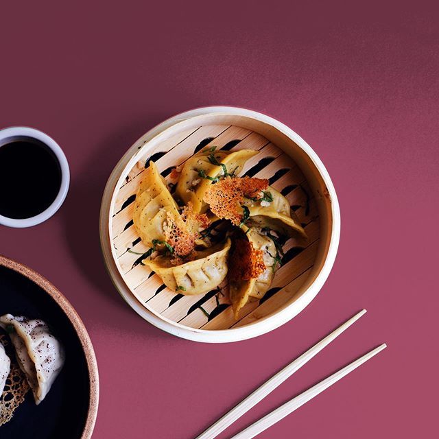 Juicy pork dumplings (borderline soup the pork was so fatty) with lattice tomato crisps and topped with some fresh basil 🍅🍃 Im starting to plan some dumpling supper clubs for the second half of the year aka a dumpling party where you get to make dump… ift.tt/2ZopNIS