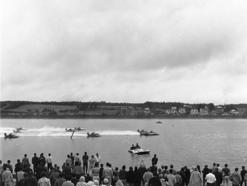 beatoninstitute's tweet photo. Today on the #BeatonSummerTour, enjoy a #photograph of #boat #racing on the #SydneyHarbour during the #Sydney #CentennialCelebration.

#BoatRacing, Centennial Celebration, 1967. 77-814-948. https://t.co/LNv8vkeyoX