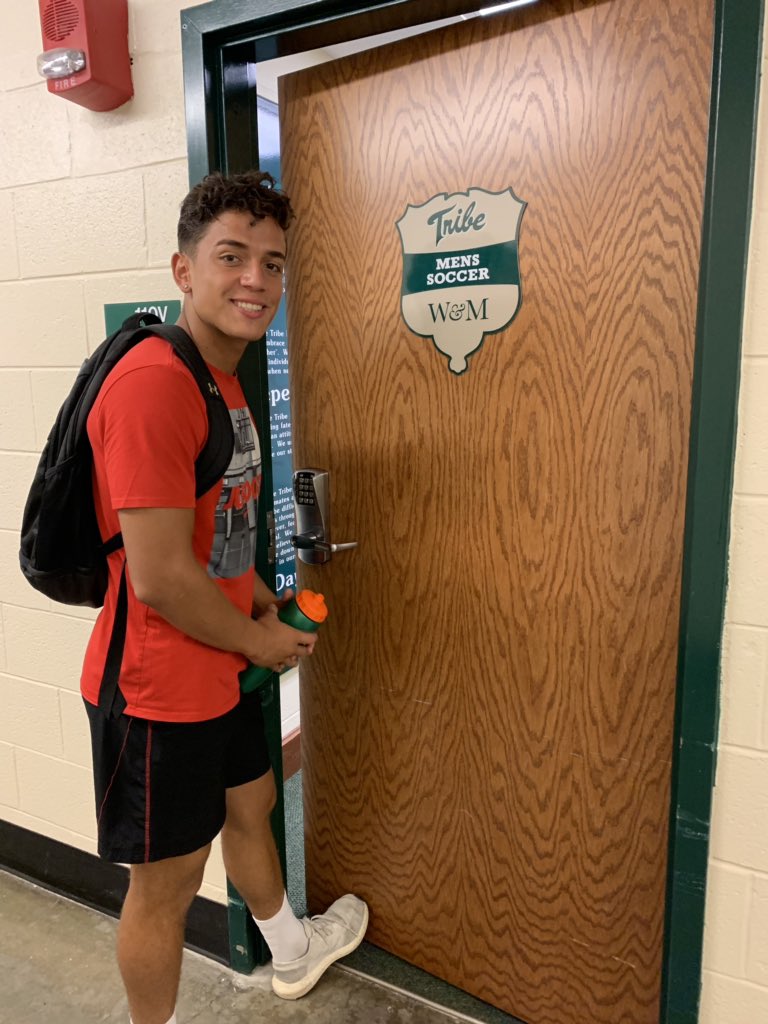 pablocvilleda's tweet photo. Grateful parents leaving behind our youngest @villeda_marcos at @williamandmary #wmMoveIn #wmorientation @WMTribeMSoccer https://t.co/BxHIwi982v