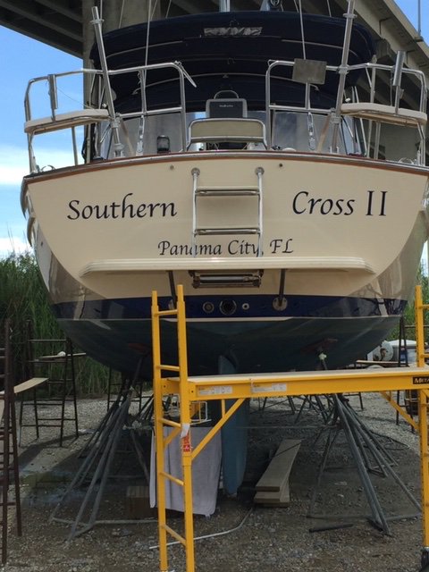 IdentitySigns1's tweet image. New boat lettering for Southern Cross 2 at Turner Marine