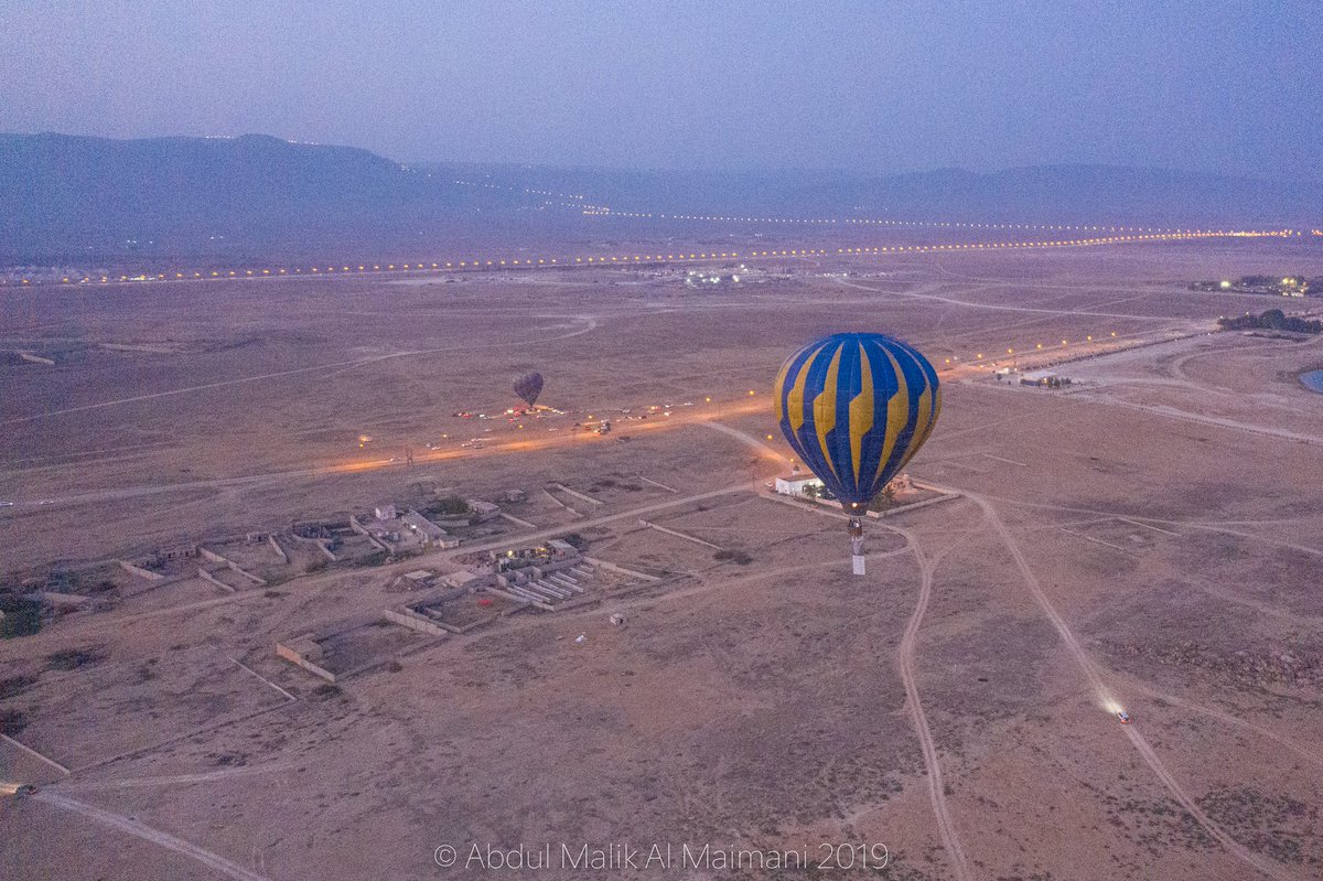 omanballoons's tweet photo. حين يُرسم ل #خريف_صلالة2019 لوحة أكثر حيوية، يكون #كرنفال_المناطيد في أول الصورة وآخرها🎈🥇

@sabeenoman https://t.co/ULR9y2V0e1