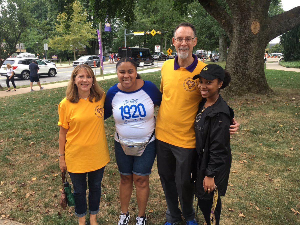 Here are some highlights from Freshman Move-in Day! We were out there from 9:30-3pm helping the new students as they arrive to campus! #service #tlzetas #sisterhood #classof2023 #newstudents