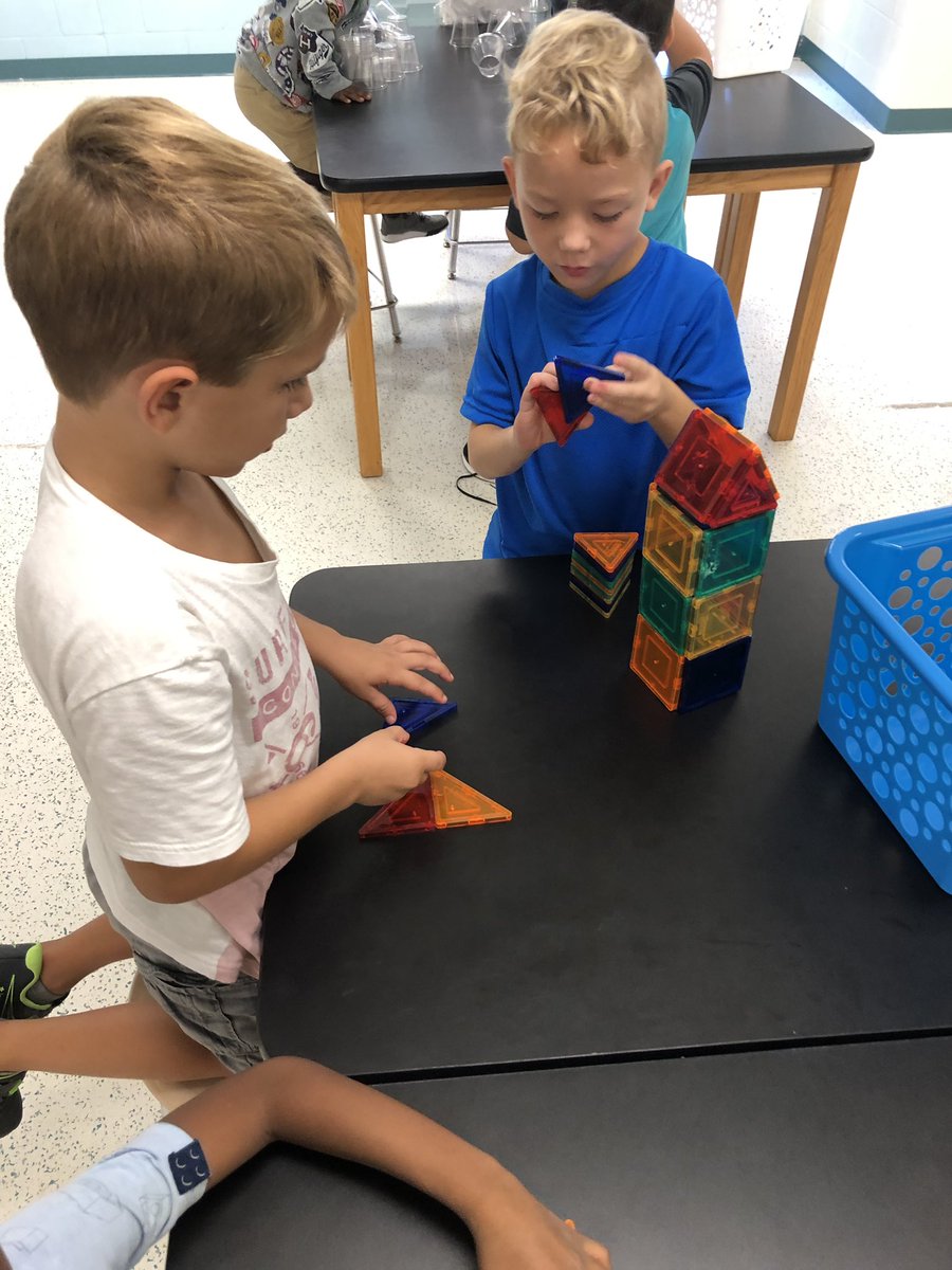 principalporter's tweet photo. These students are learning about engineers and engineering in Mrs. Paulsen’s STEM class! #hcslead #hcselemcoach #hcsstem #hcselementary https://t.co/hx7dyUJOOV