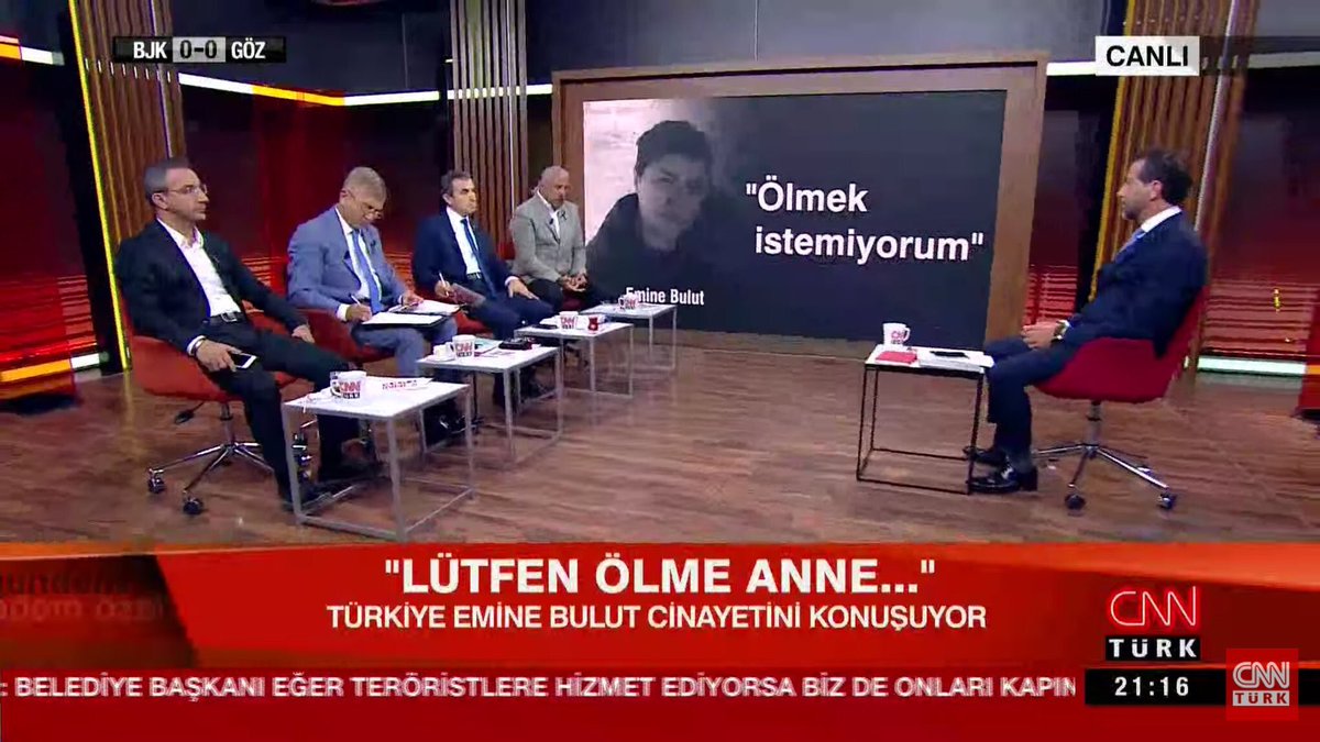 Erkekler kadın cinayetini kadınsız tartışıyorlar.Sanırım kadınlar onlara emanet olduğu için,dini otoritenin dediği gibi...