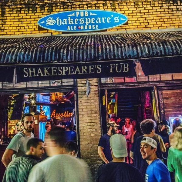 ShakespearesATX's tweet photo. The line gets long later in the night for a reason… it’s worth the wait.
.
.
.
.
.
#drink #austin #atx #6thStreet #austintx https://t.co/3YPjwQWrLT