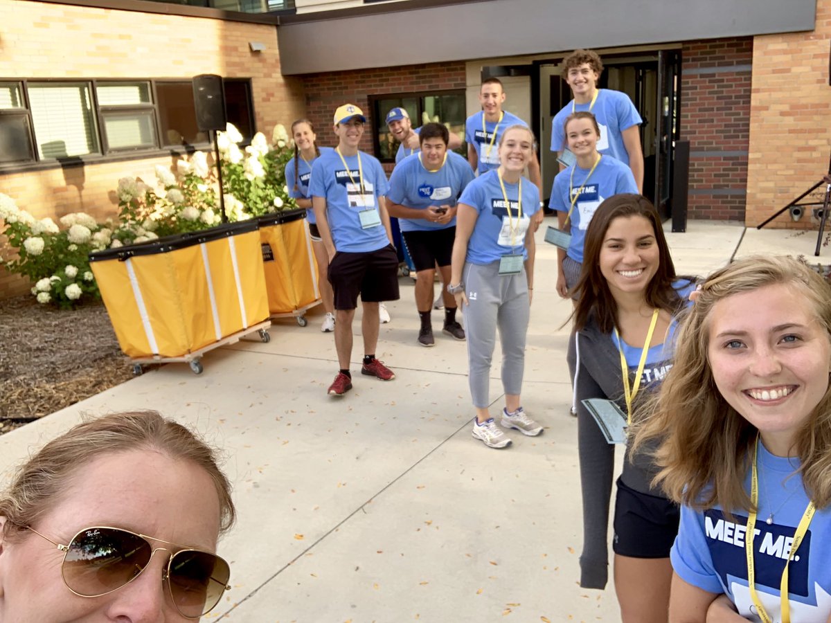 ShellyBayer's tweet photo. Just part of my great move-in team this morning! #CatholicJacks #IntramuralChampions #MeetState https://t.co/JYmxztvDUI