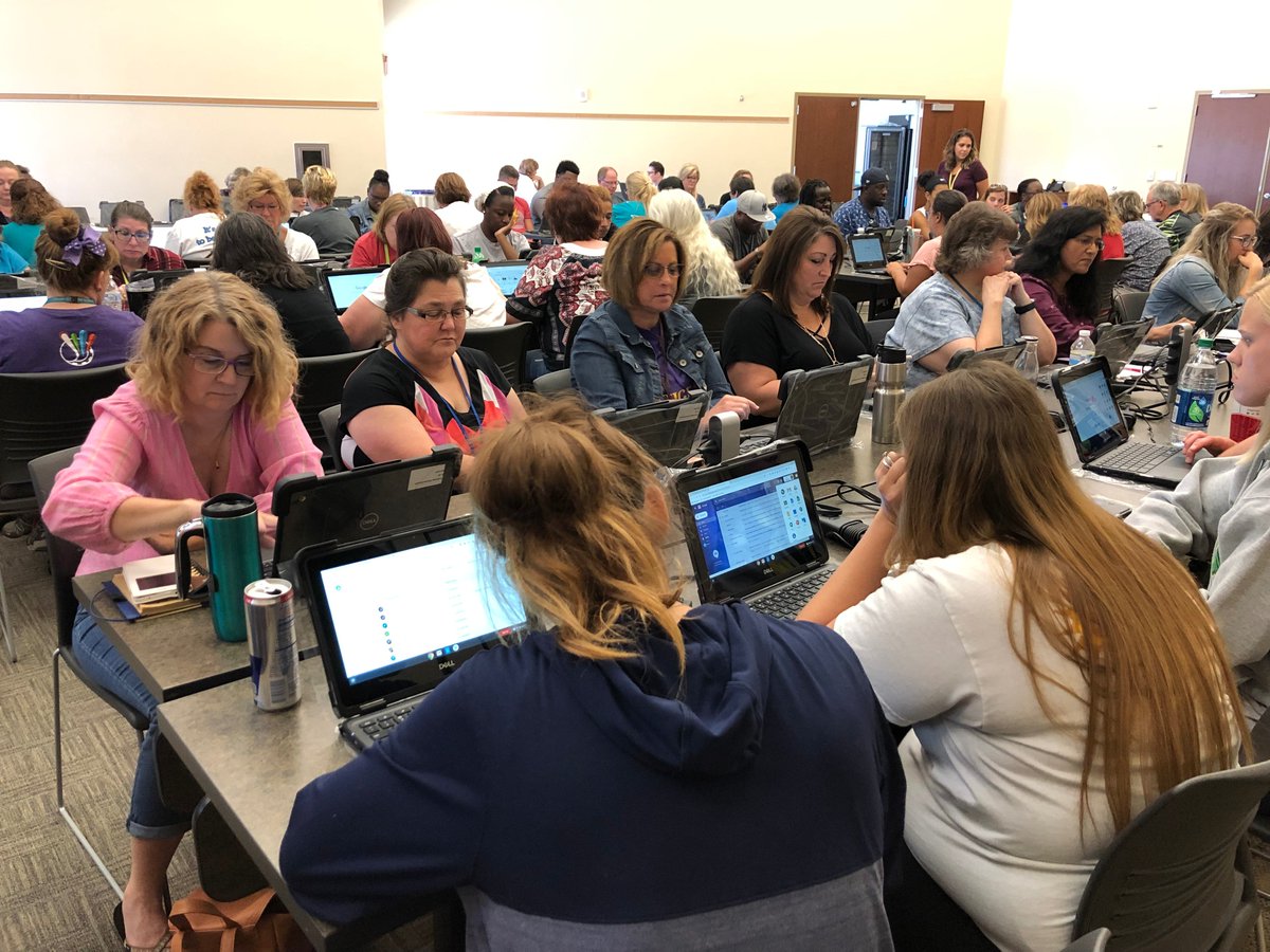 Around 500 K-12 Paraeducators learned about G-Suite and the District's new email system. This learning will help them stay informed and communicate with teachers and other staff members. Thank you Paras for everything you do for our students! #WeAreCRCSD