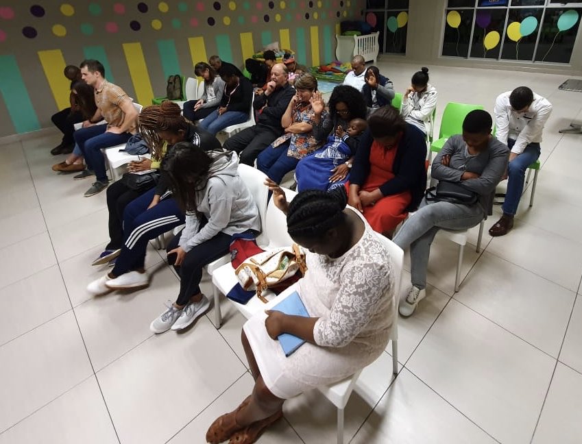 JerryNieuwoudt's tweet photo. Z2&8 : New Homecell leaders training. Mobilizing new volunteers to take responsibility for their community.
Ps @AtBoshoff @CRCMain @arnold_fourie
#ComeLetUs
#TogetherWeDoMore https://t.co/9oDjAVtWDT