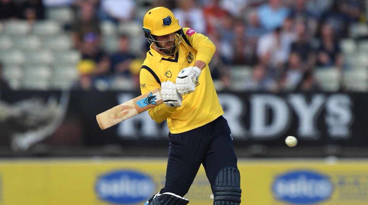 bbctms's tweet photo. In the #T20Blast midlands derby👇
@BearsT20 have set 184/5 against holders @WorcsCCC.
Commentary continues on @5liveSport
https://t.co/hhecNAMl6I
#TMSt20 #bbccricket https://t.co/yRKwHsVEHe