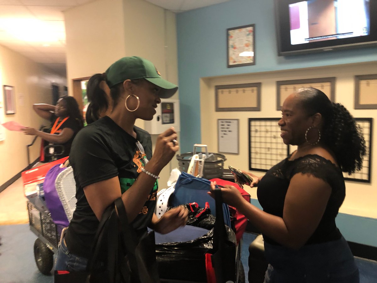 bas_famu's tweet photo. Did you receive a @GillyVending bag? If so, what snacks, fruit, or beverage was inside? #FAMU23 #FAMUBAS #WelcomeHome19 https://t.co/7zT35rfUAa