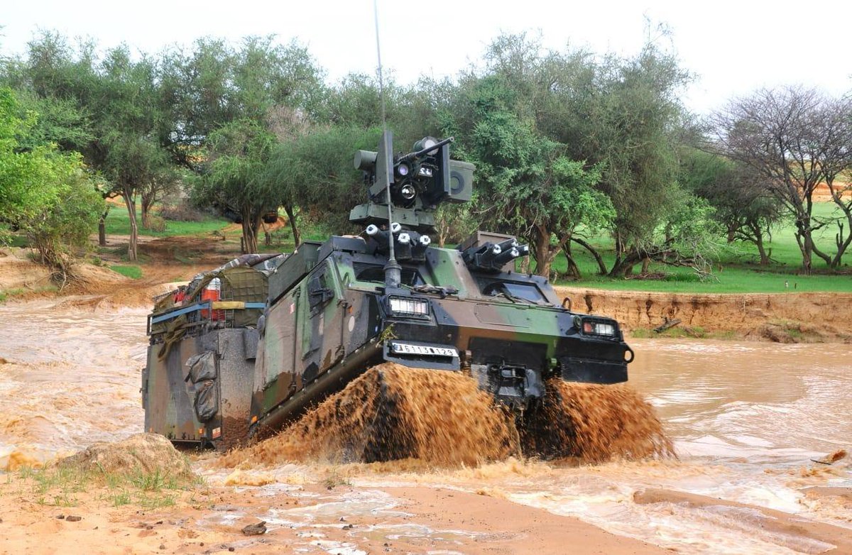 Tom_Antonov's tweet image. other pics via ##2eREG
French Army BvS10 / VHM vehicles deployed in Gourma region #Mali during the rainy season.
#Barkhane