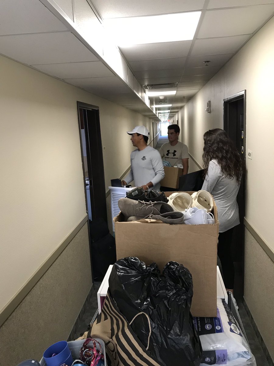 CSU_Golf's tweet photo. Great to have a few of our men’s players out to help with move in day!! Great to have them back on campus! #GoVikes https://t.co/YQevSc5yfM