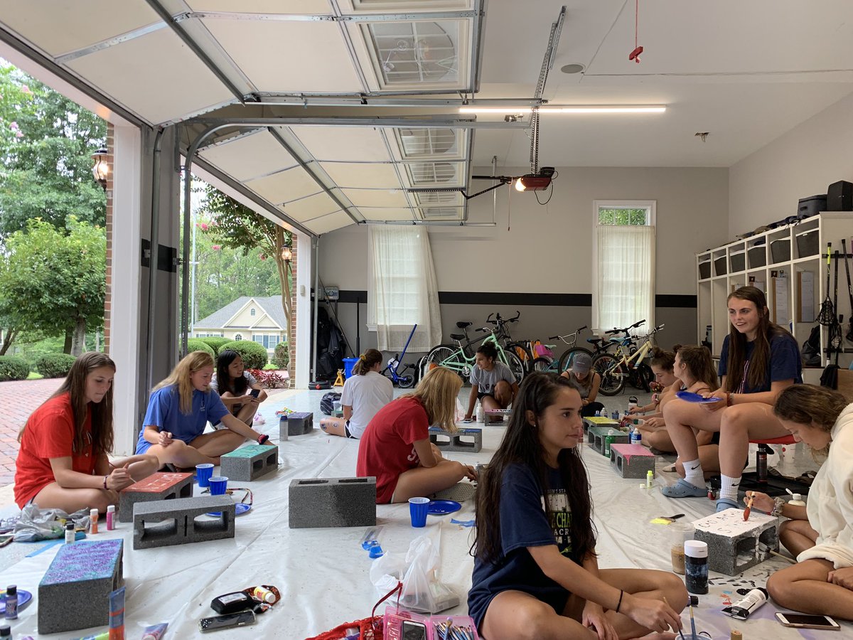 Post-practice brick painting 🤩🤩 thank you to the Nielsens for having us!! Stay tuned for when the wall gets put up 😼🔜 #allin #weluvcoffeecake #artsygals