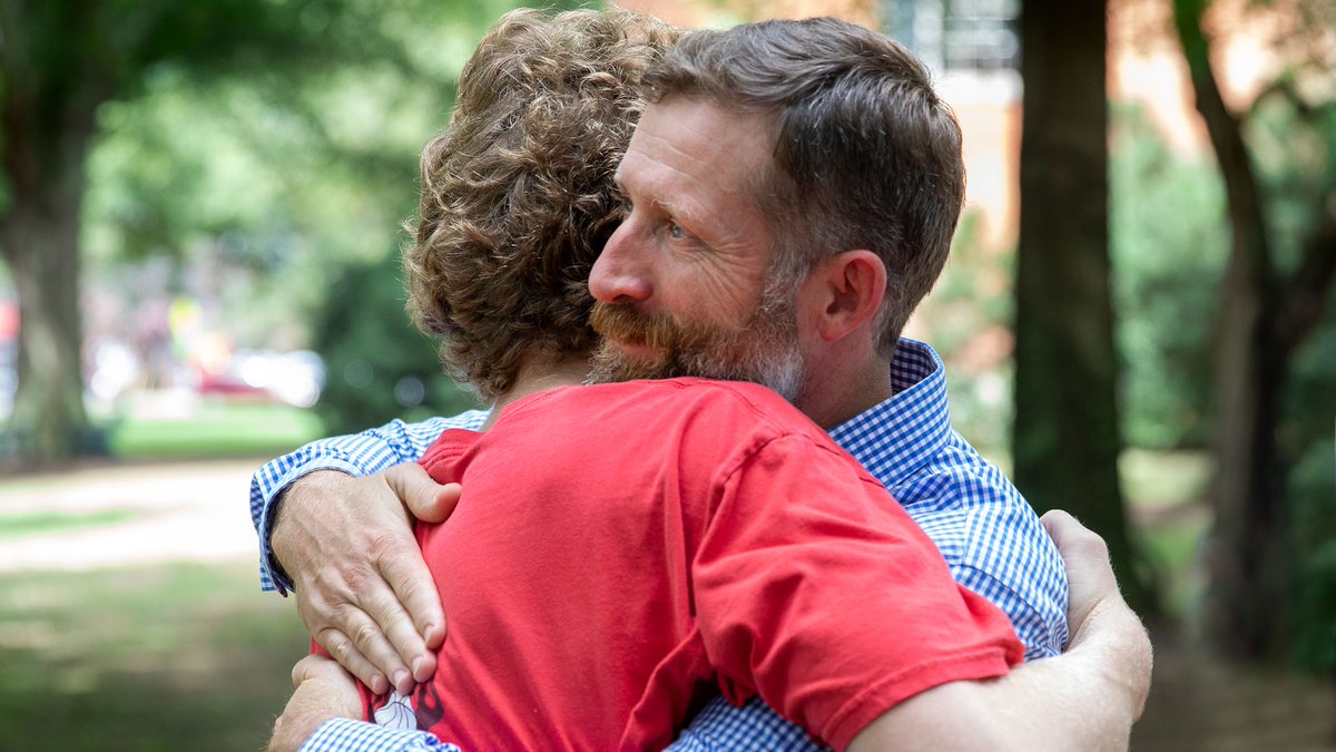 DavidsonCollege's tweet image. Going from one family into the arms of another at today's #Davidson2023 Farewell Picnic.