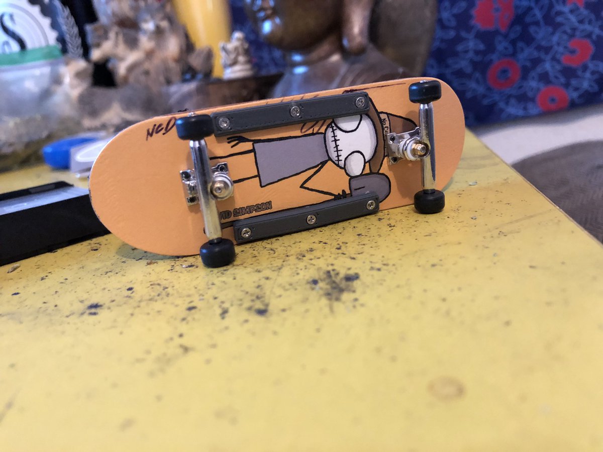immaddjdm's tweet image. New/old set up. Fingerboard stuff is expensive. Took a No Comply deck I had never ridden, ordered some cheap trucks, used some flatface wheels I had, and set it up with board rails! #fingerboarding #NoComply #flatface