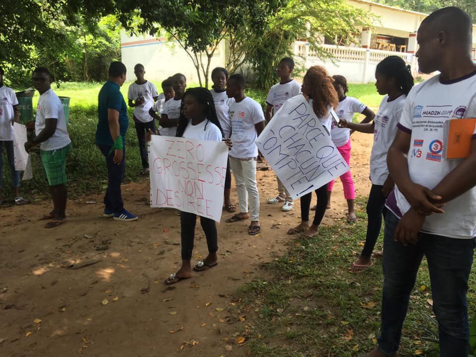 AmelieKoudou's tweet photo. Tournage de spot avec l’@UnfpaCI au #CAMP de #VACANCE des @jasrpfci.
@POuagaPF @IPPFAR @AnnePfitzer @verosehier @UReport_CIV 
#AIBEF
#MAJ_AIBEF
#MDM
#AP2SAJ
#IntraHealth
#CS4FPplus
#UNESCO
#UNICEF
#JASRPF
#UNFPA https://t.co/HPKkU82LFv