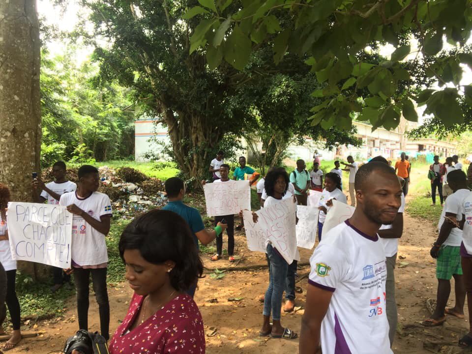 AmelieKoudou's tweet photo. Tournage de spot avec l’@UnfpaCI au #CAMP de #VACANCE des @jasrpfci.
@POuagaPF @IPPFAR @AnnePfitzer @verosehier @UReport_CIV 
#AIBEF
#MAJ_AIBEF
#MDM
#AP2SAJ
#IntraHealth
#CS4FPplus
#UNESCO
#UNICEF
#JASRPF
#UNFPA https://t.co/HPKkU82LFv