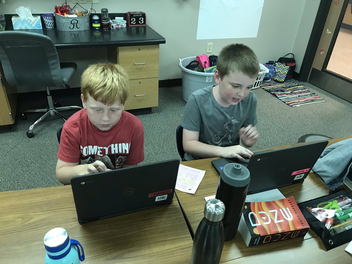 lindsayregehr3's tweet photo. 5th graders are working on their science vocabulary by creating a slide that they will teach to the class. #TheGreatestParkside #lisdelemscience https://t.co/f8Gw19xECh