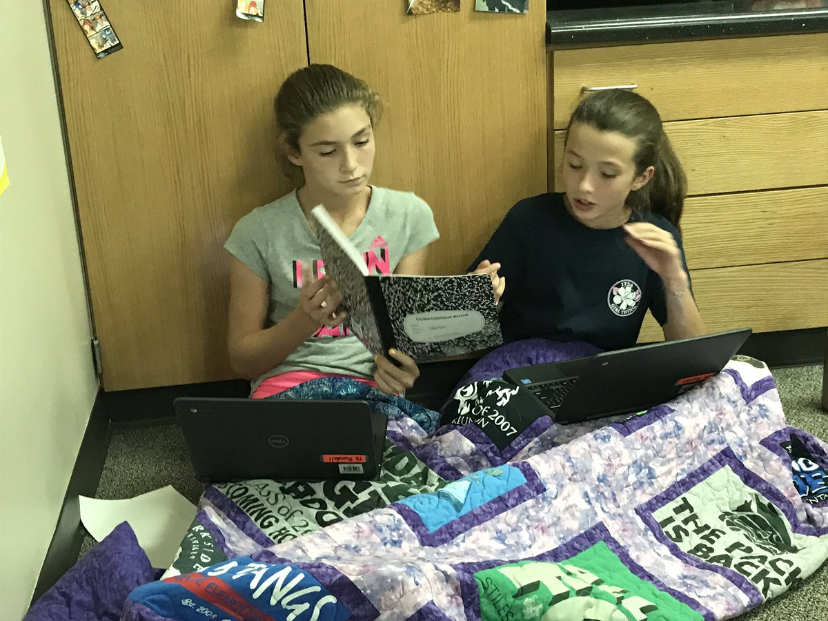 lindsayregehr3's tweet photo. 5th graders are working on their science vocabulary by creating a slide that they will teach to the class. #TheGreatestParkside #lisdelemscience https://t.co/f8Gw19xECh