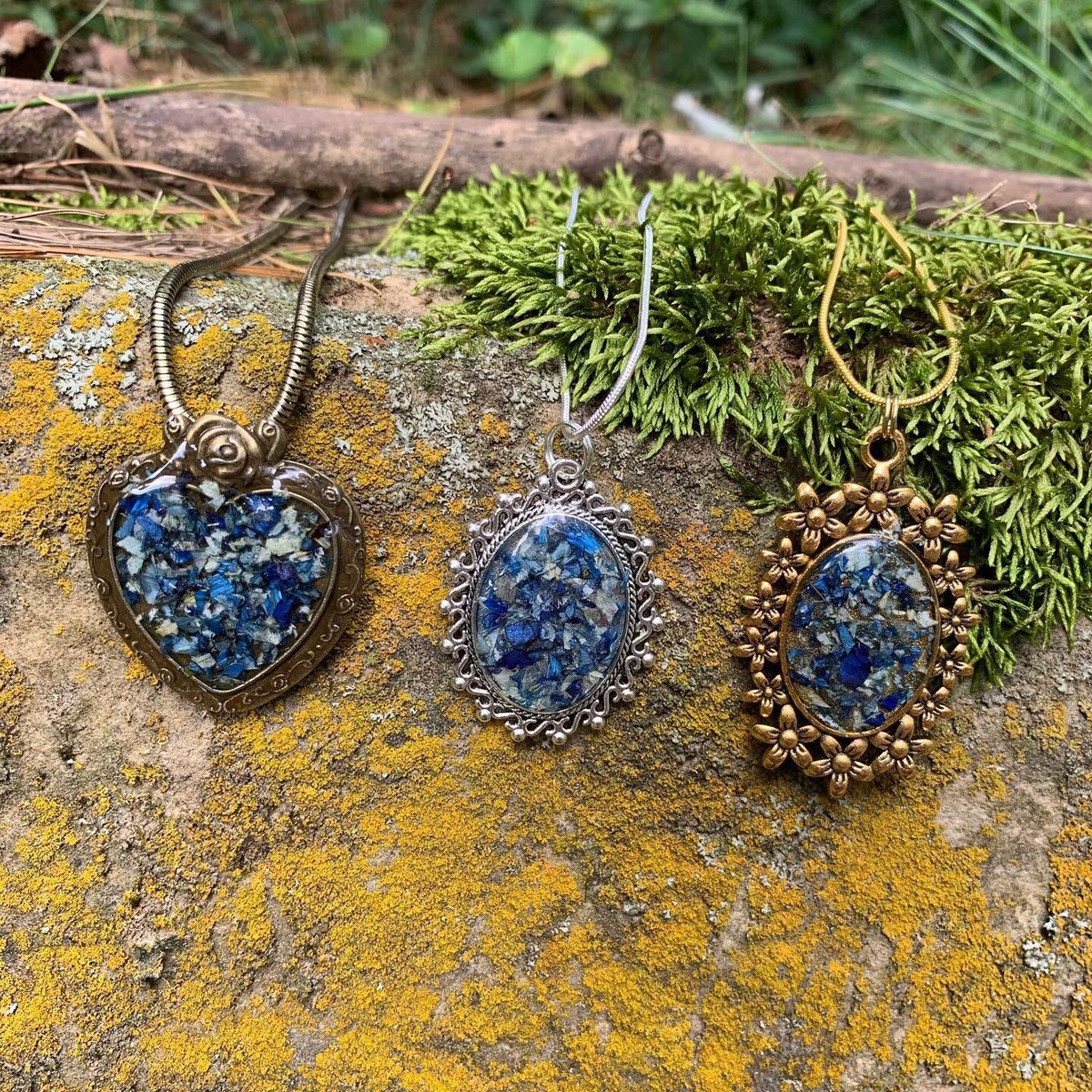 FlowerProject18's tweet image. In loving memory of Alan Abel. I will miss seeing your smiling face, and hearing your laugh.  Forever missed by all. Shoals strong 💙 

#TheFlowerProject #Indiana #Legend #Love #Missed #RealFlowerJewelry #FlowerArt #Memories #BasketballCoach #StoryTeller #ForeverMissed #InMemory