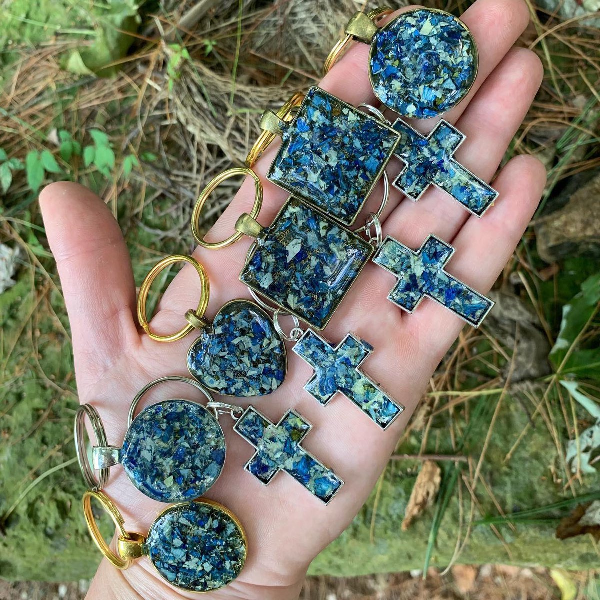 FlowerProject18's tweet image. In loving memory of Alan Abel. I will miss seeing your smiling face, and hearing your laugh.  Forever missed by all. Shoals strong 💙 

#TheFlowerProject #Indiana #Legend #Love #Missed #RealFlowerJewelry #FlowerArt #Memories #BasketballCoach #StoryTeller #ForeverMissed #InMemory