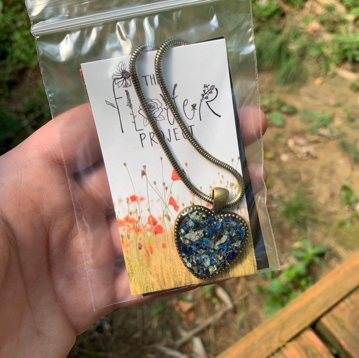 FlowerProject18's tweet image. In loving memory of Alan Abel. I will miss seeing your smiling face, and hearing your laugh.  Forever missed by all. Shoals strong 💙 

#TheFlowerProject #Indiana #Legend #Love #Missed #RealFlowerJewelry #FlowerArt #Memories #BasketballCoach #StoryTeller #ForeverMissed #InMemory