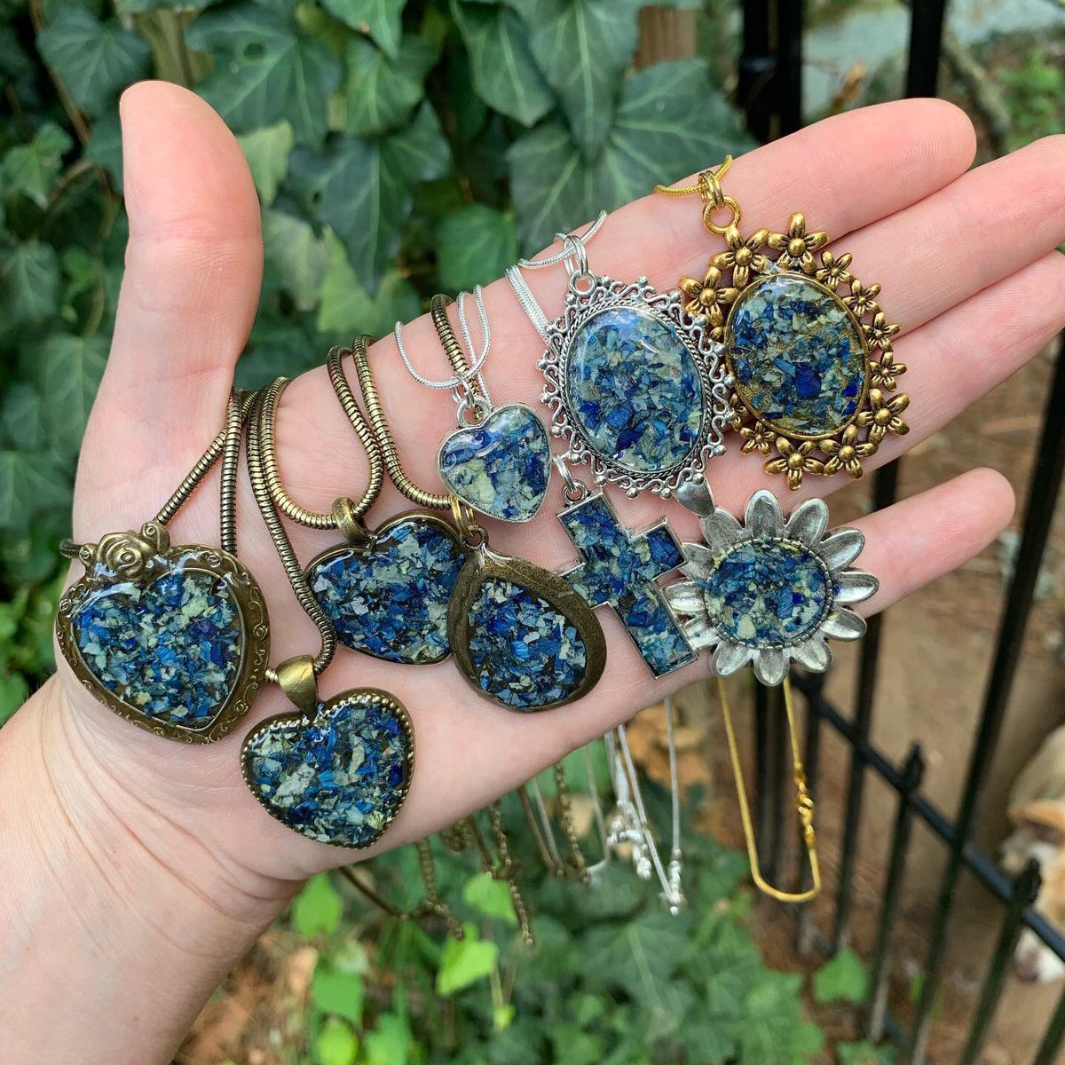 FlowerProject18's tweet image. In loving memory of Alan Abel. I will miss seeing your smiling face, and hearing your laugh.  Forever missed by all. Shoals strong 💙 

#TheFlowerProject #Indiana #Legend #Love #Missed #RealFlowerJewelry #FlowerArt #Memories #BasketballCoach #StoryTeller #ForeverMissed #InMemory