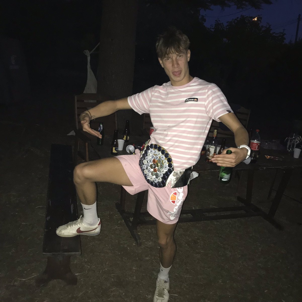 valentinlg2's tweet photo. Personne a un champion de caps https://t.co/PldxQqS18M