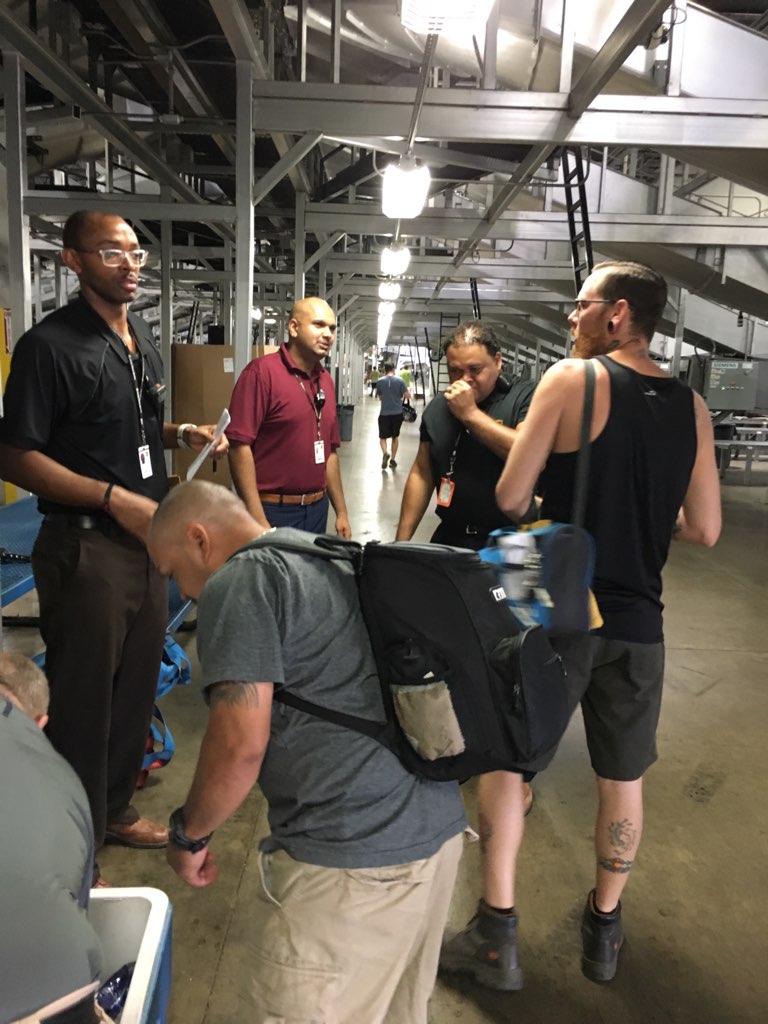 day_lions's tweet photo. #LionsRoar #SafetyFirst #HydrationIsLife #UPSService #LoadStandNation #CubeLifeMatters #HotFlashFriday #DaySortShenanigans Full Time Sups meeting everyone at the door with and smile and something cold to get the day started right. https://t.co/2Za9VCejEu